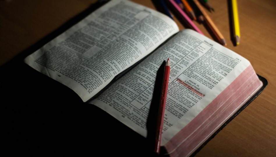Imagem da Bíblia, estudar sobre Jesus Cristo no Velho Testamento