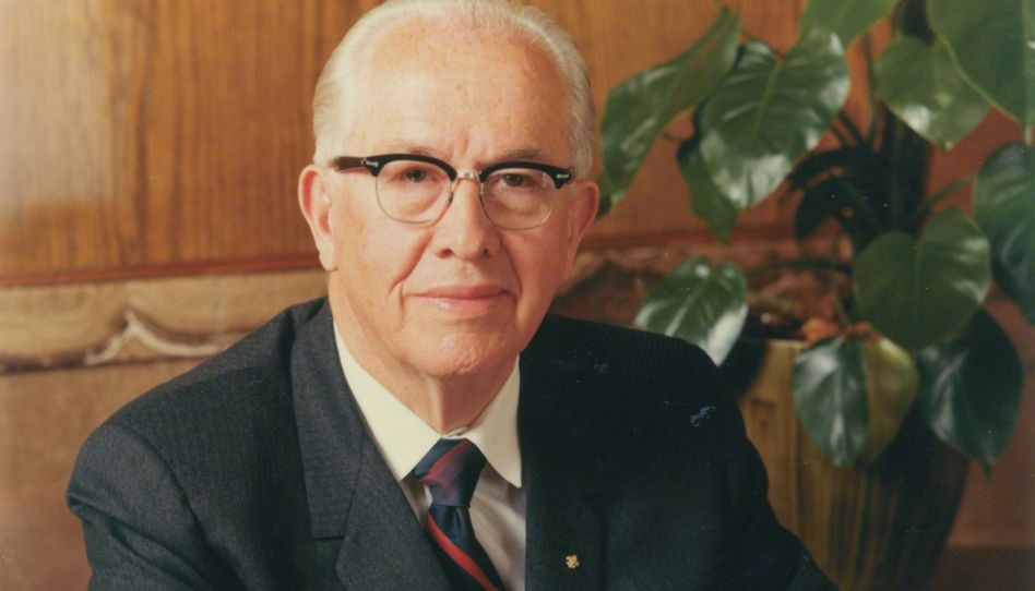 O presidente Benson fala sobre perseguição contra os santos